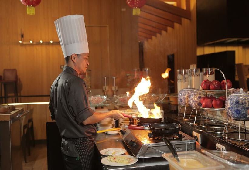 Midori Clark Hotel And Casino