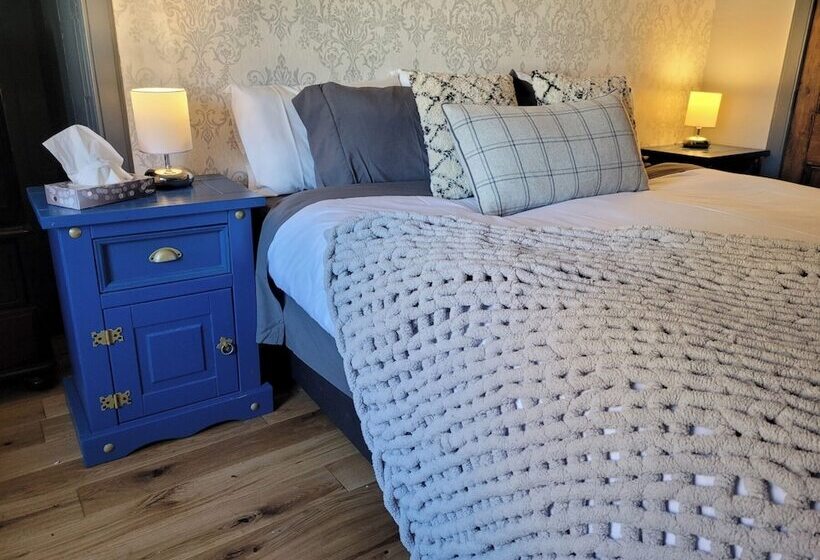 בית מלון כפרי The Bruce Inn