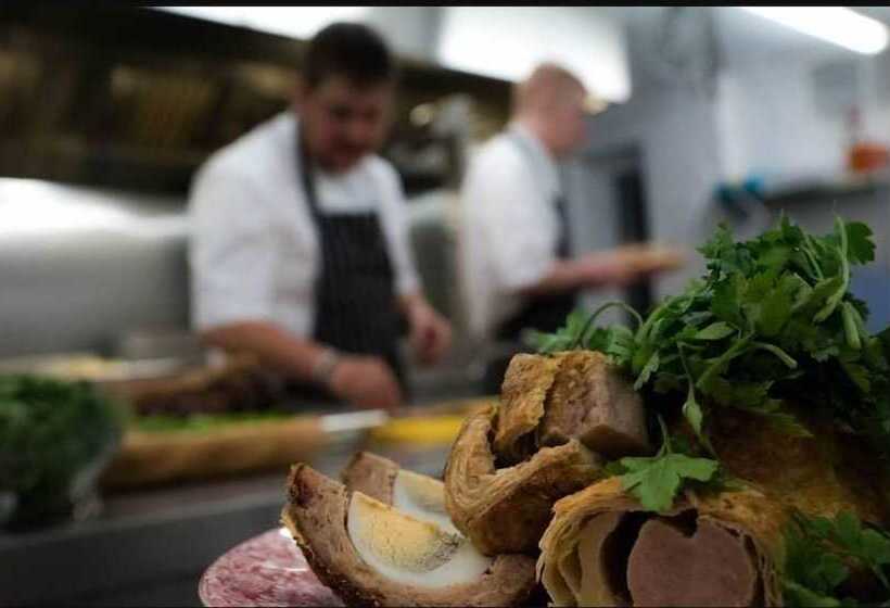 בית מלון כפרי The Pheasant At Neenton