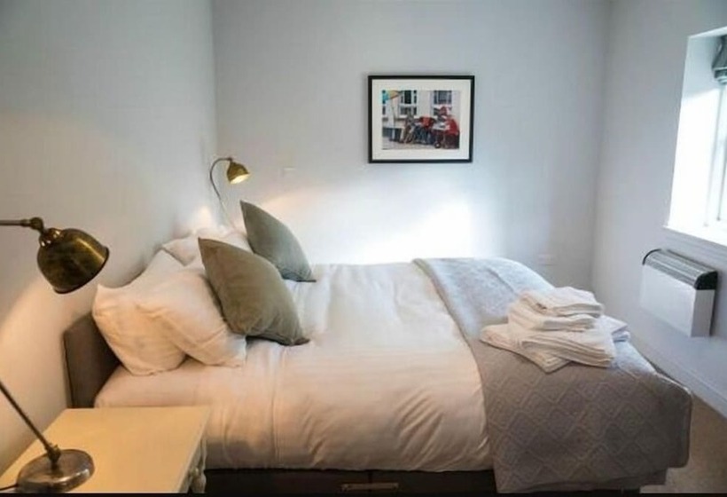 בית מלון כפרי The Pheasant At Neenton