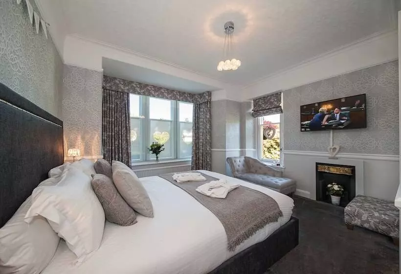 پانسیون The Coppice   Including Off Site Health Club