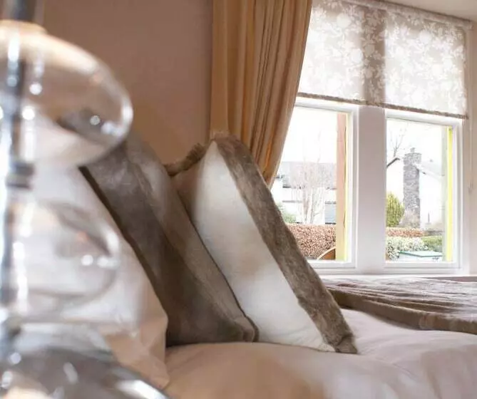 پانسیون The Coppice   Including Off Site Health Club