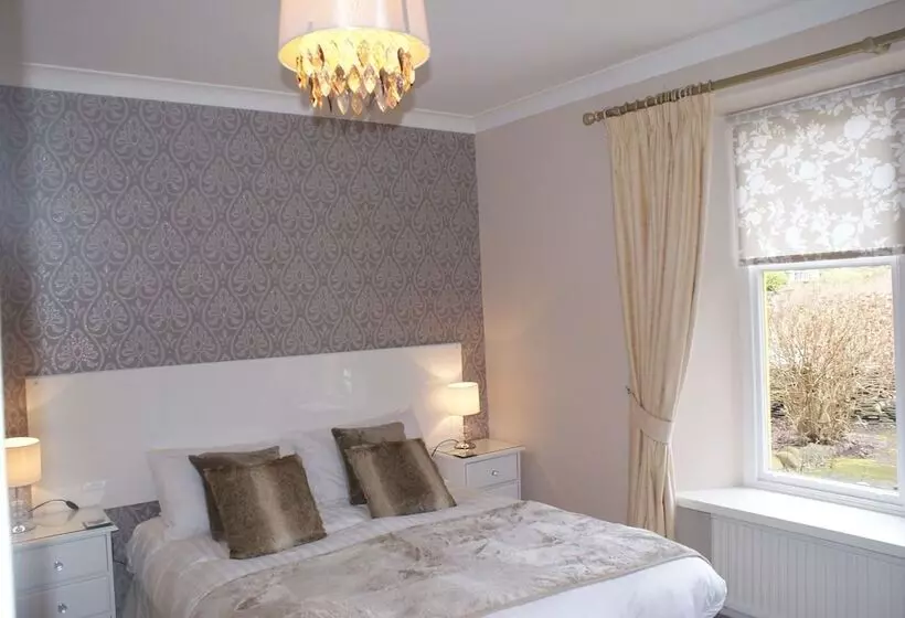 پانسیون The Coppice   Including Off Site Health Club