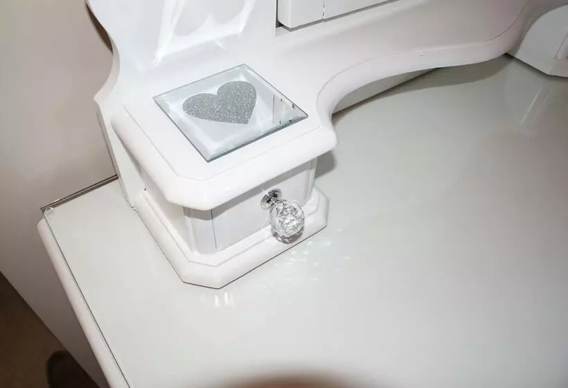 پانسیون The Coppice   Including Off Site Health Club