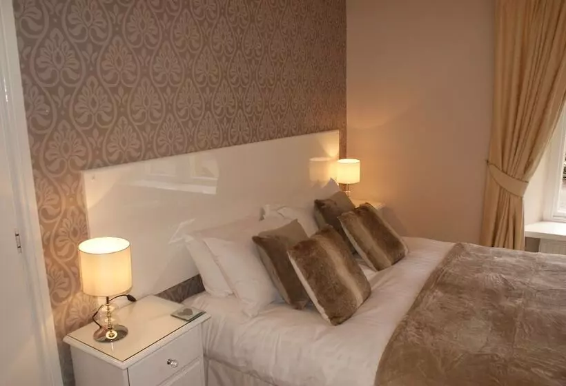 پانسیون The Coppice   Including Off Site Health Club