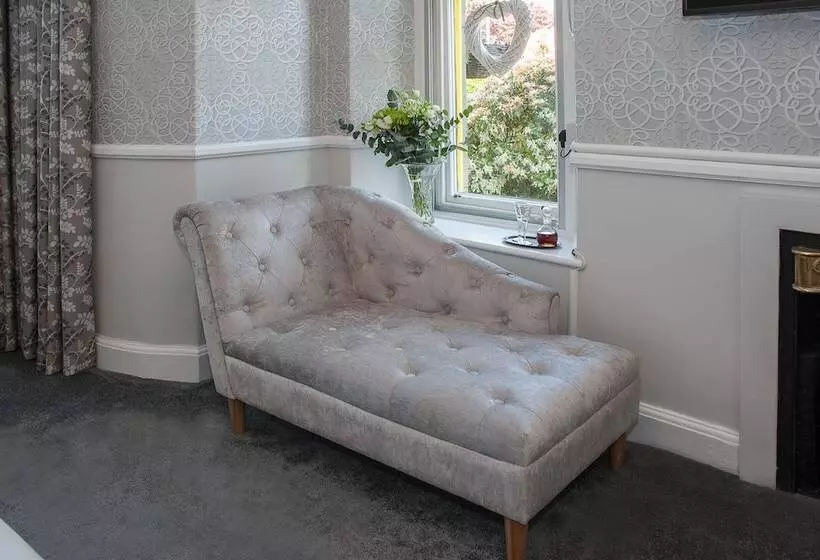 پانسیون The Coppice   Including Off Site Health Club