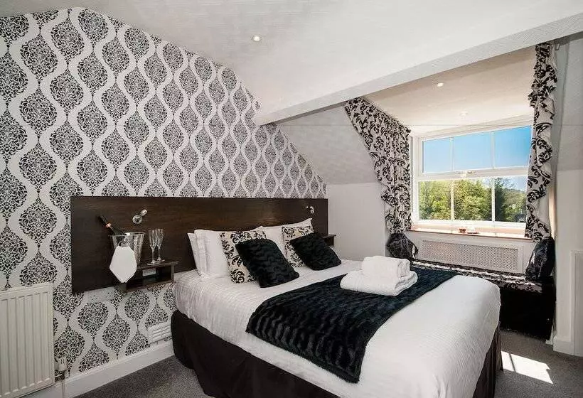 پانسیون The Coppice   Including Off Site Health Club