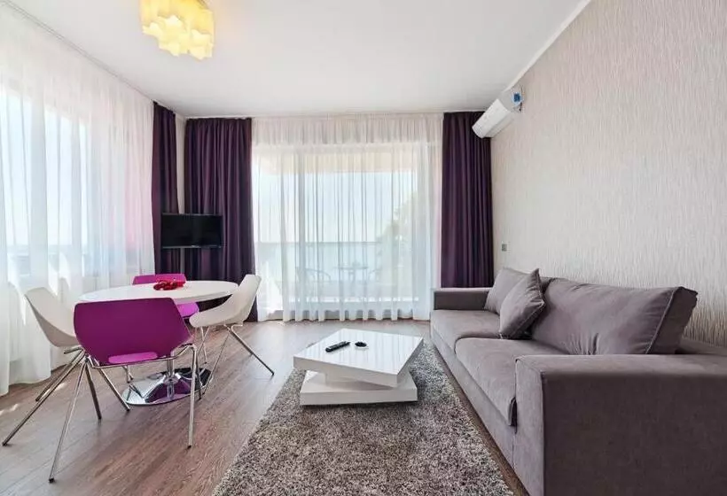 Tomis Garden Apartments Mamaia