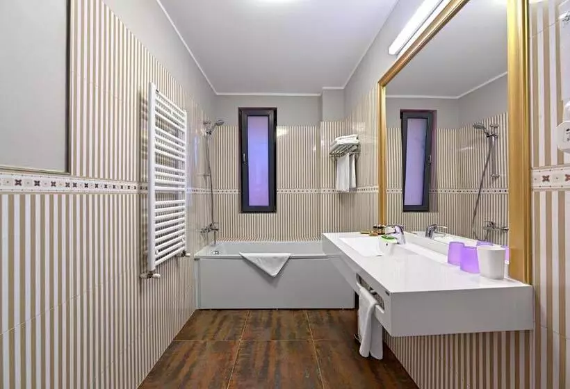 Tomis Garden Apartments Mamaia