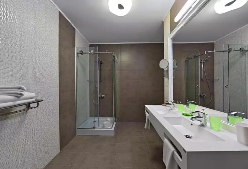 Tomis Garden Apartments Mamaia