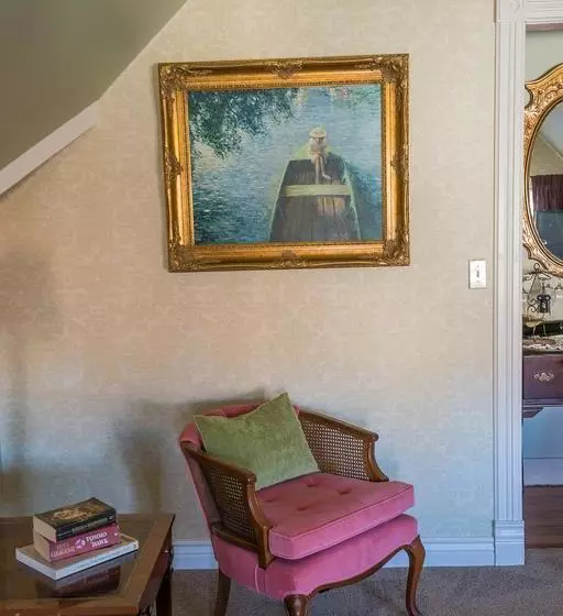 Bed and Breakfast The Wallingford Victorian Inn