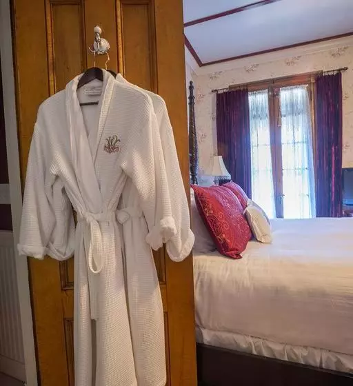 Bed and Breakfast The Wallingford Victorian Inn