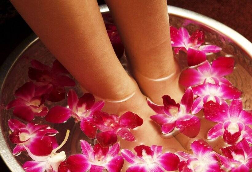 هتل And Spa Lotus Modern