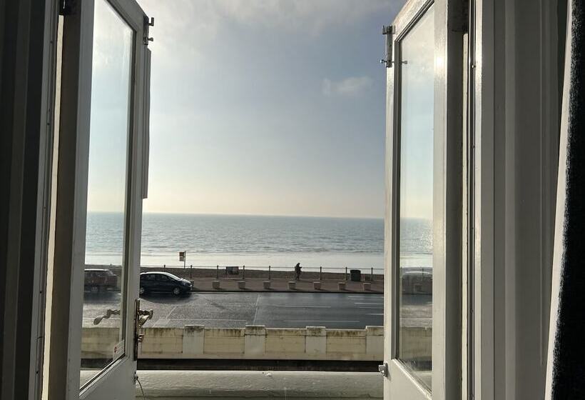 فندق Astral Lodge