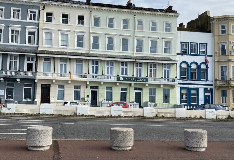 فندق Astral Lodge