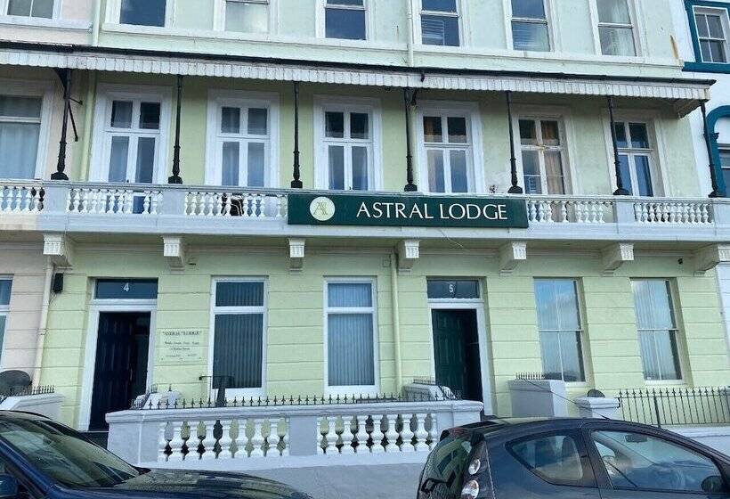 فندق Astral Lodge