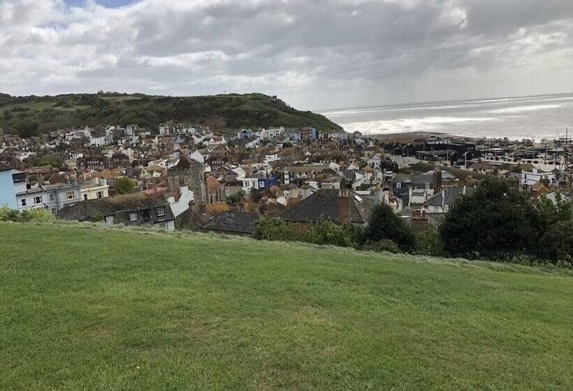 فندق Astral Lodge