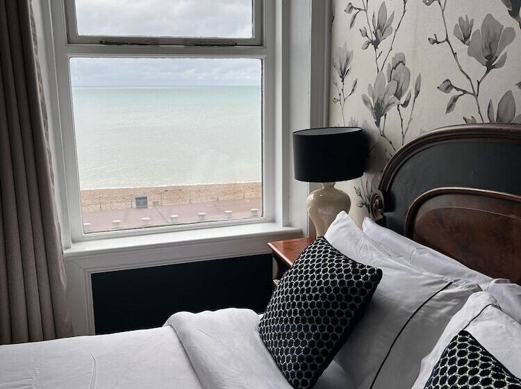 فندق Astral Lodge