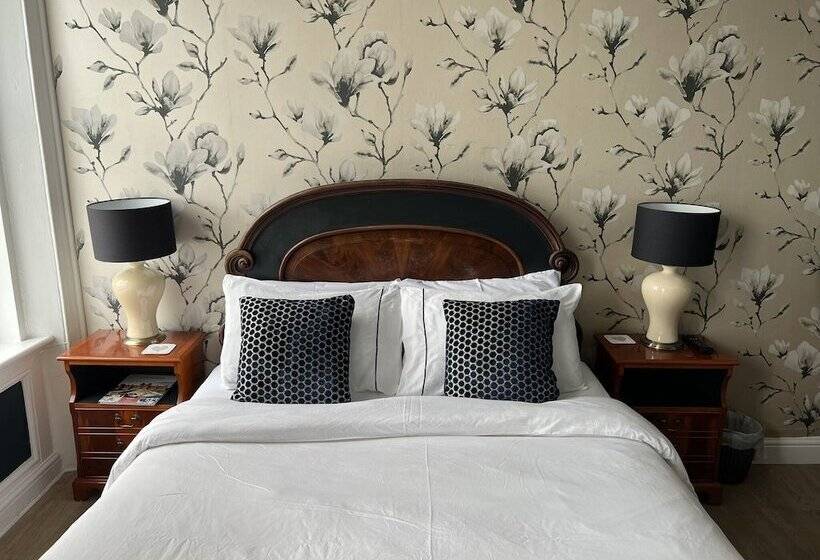 فندق Astral Lodge