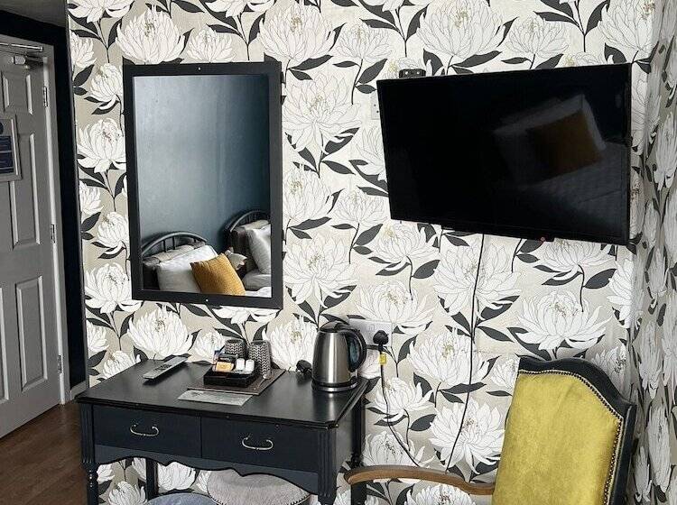 فندق Astral Lodge