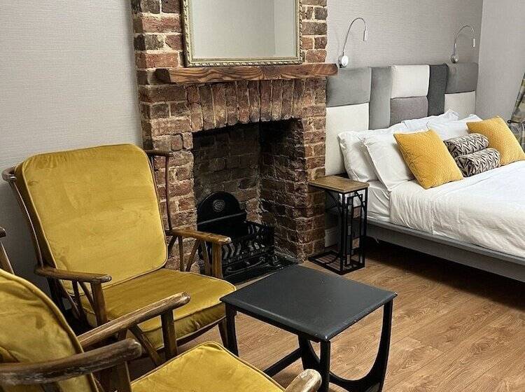 فندق Astral Lodge