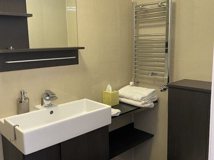 فندق Astral Lodge