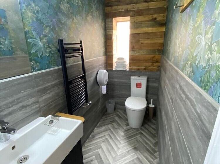 فندق Astral Lodge