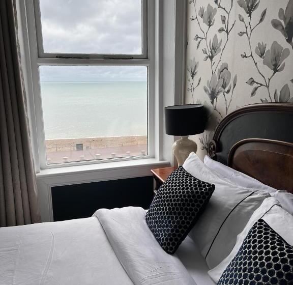 فندق Astral Lodge