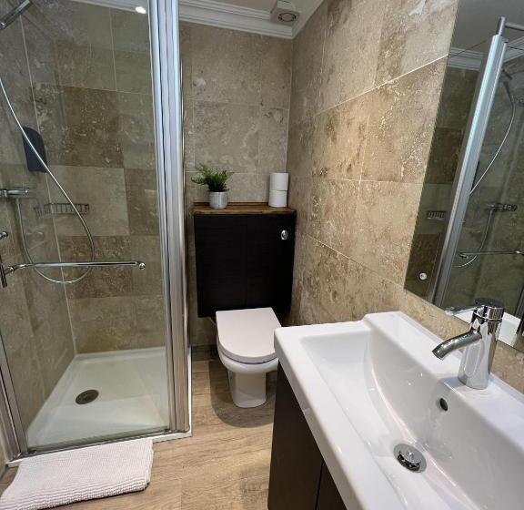 فندق Astral Lodge