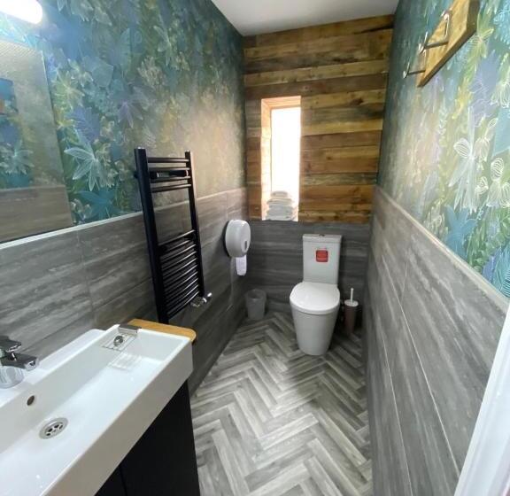 فندق Astral Lodge