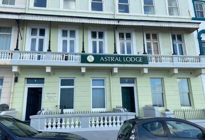 فندق Astral Lodge