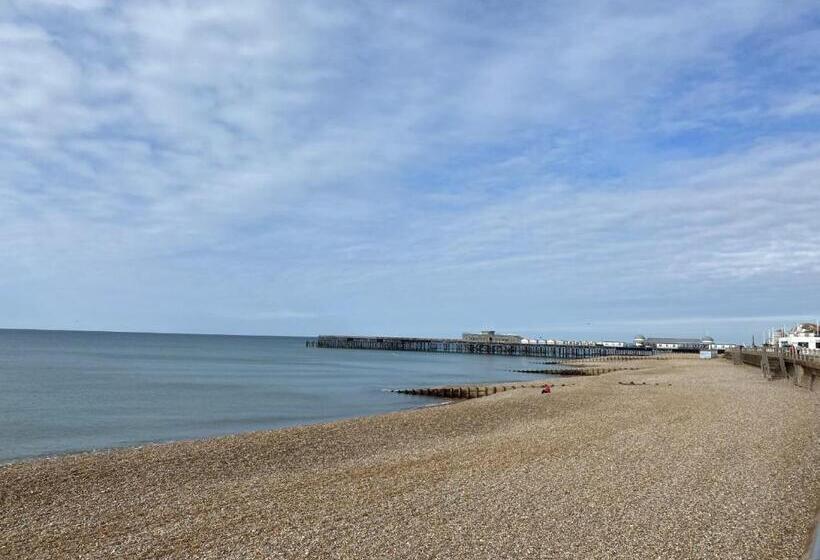 فندق Astral Lodge