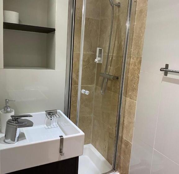 فندق Astral Lodge