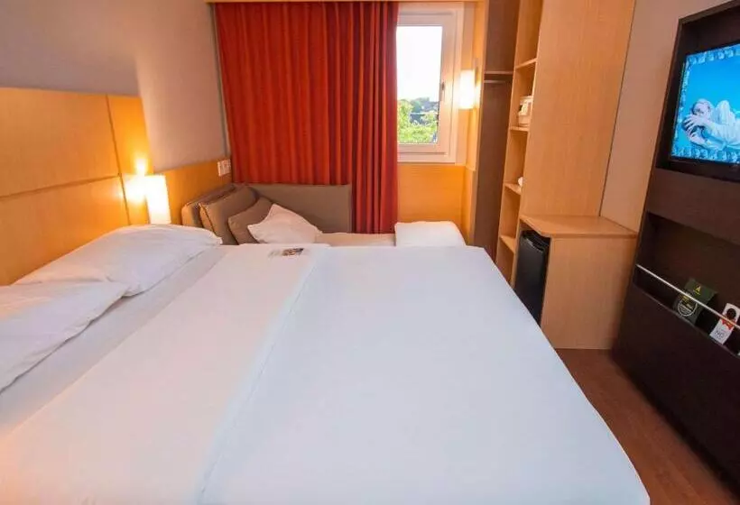 هتل Ibis Asuncion