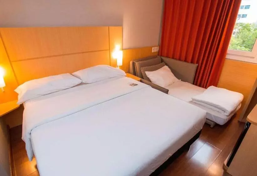 هتل Ibis Asuncion