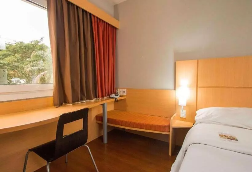 هتل Ibis Asuncion