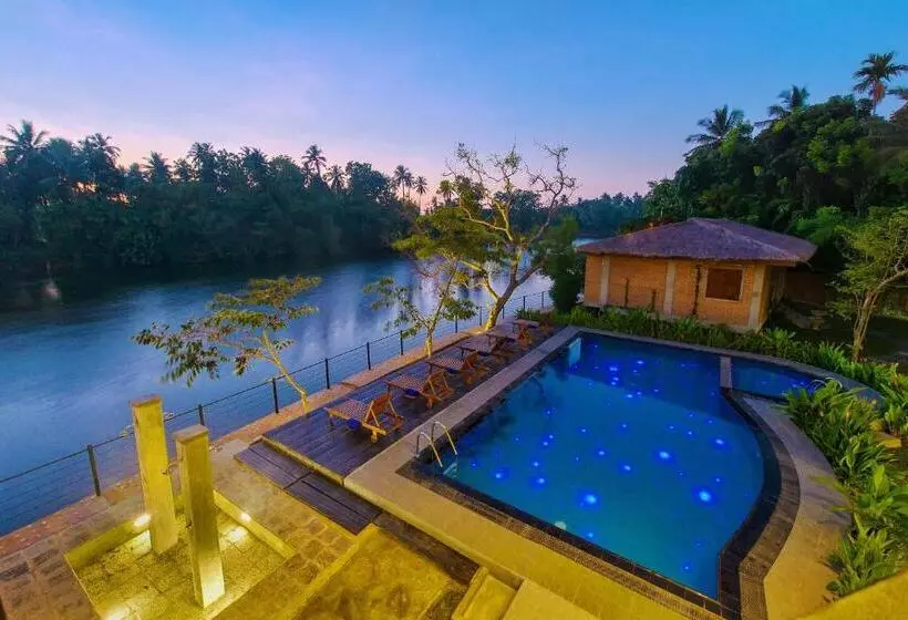 هتل Karunakarala Ayurveda Resort