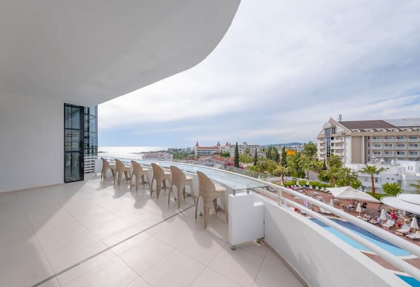 فندق Laguna Beach Alya Resort & Spa   All Inclusive