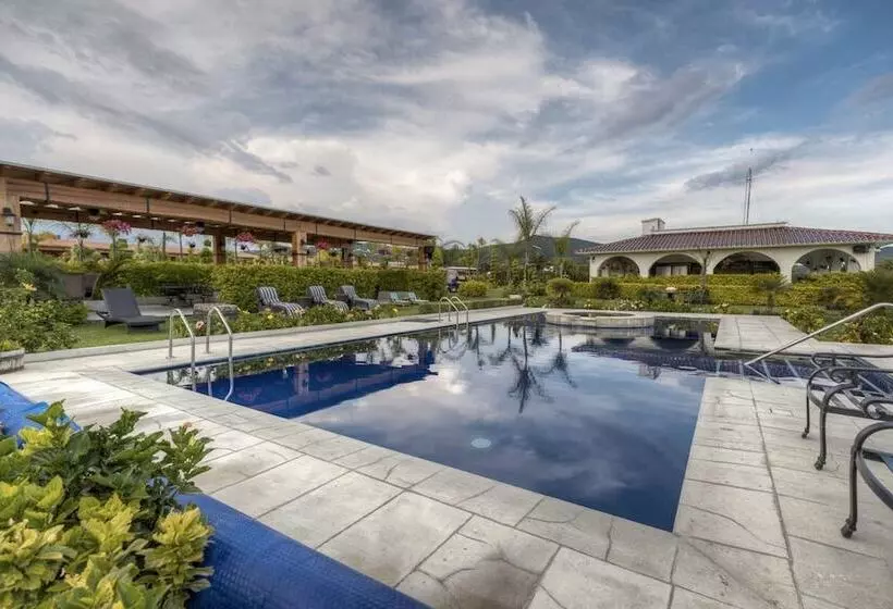 Hotel Matea San Isidro