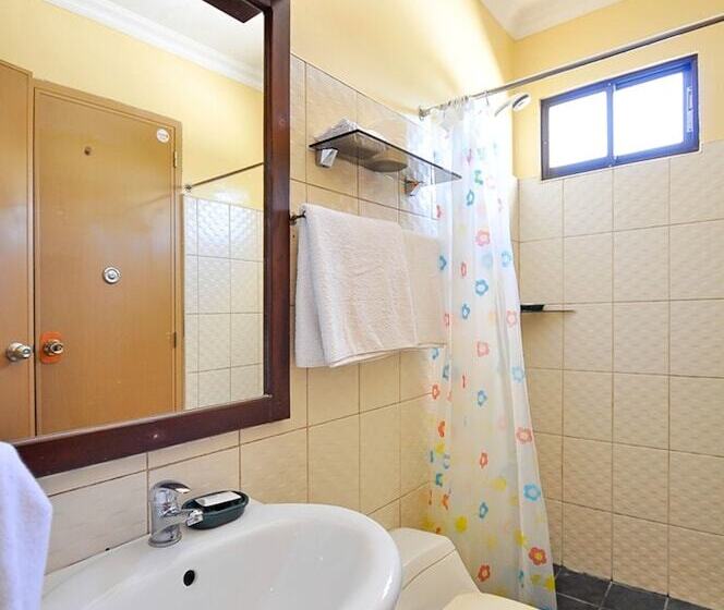 Hotel Nirvana Beach Resort