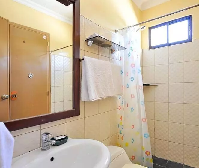 Hotel Nirvana Beach Resort