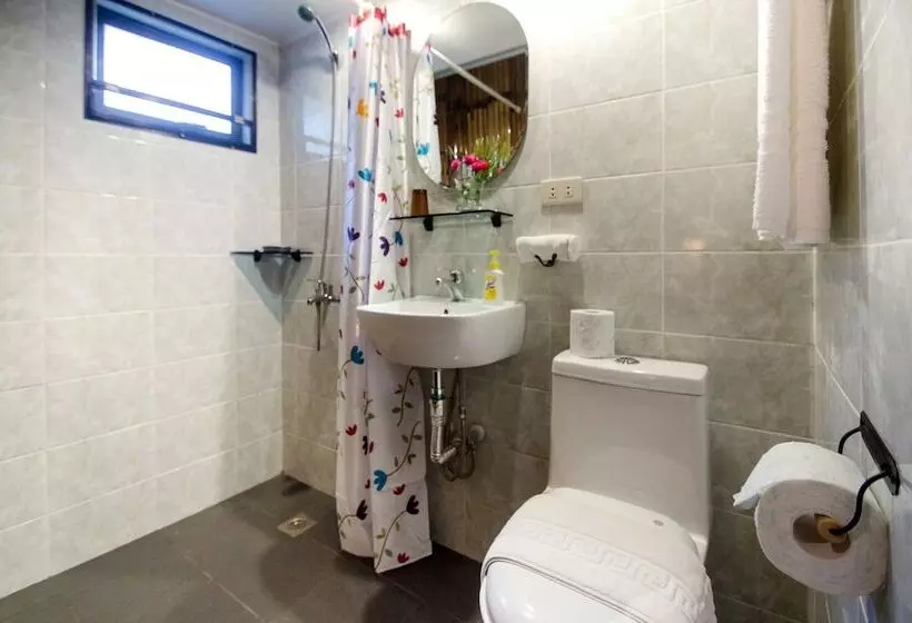 Hotel Nirvana Beach Resort