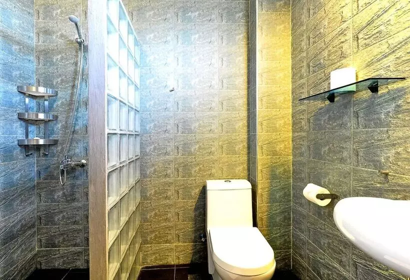 Hotel Nirvana Beach Resort