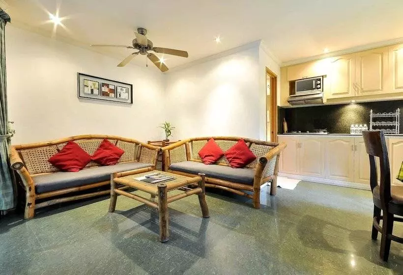 Hotel Nirvana Beach Resort