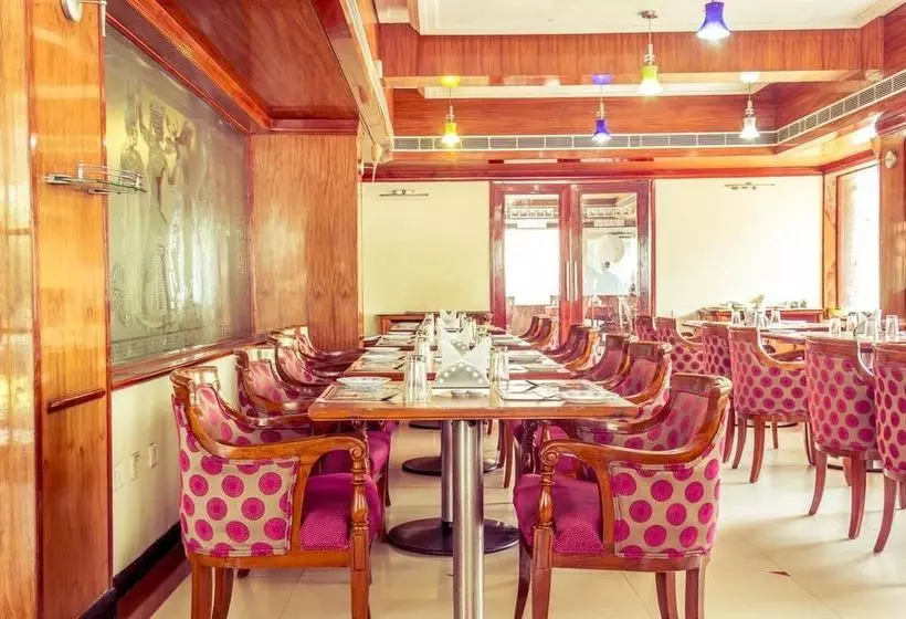 ホテル Oyo Premium Station Road Visakhapatnam