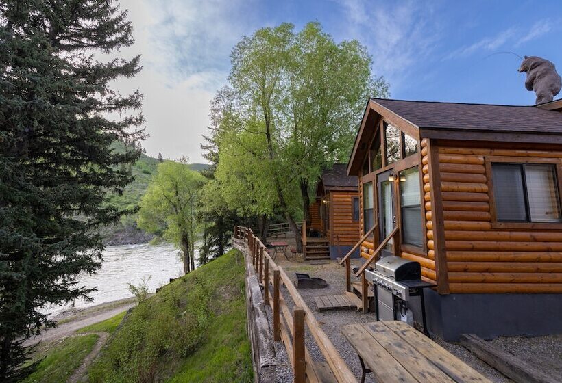 Отель Snake River Cabin Village