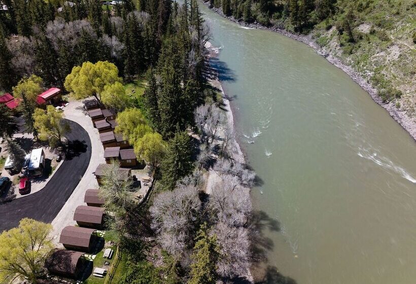 Отель Snake River Cabin Village