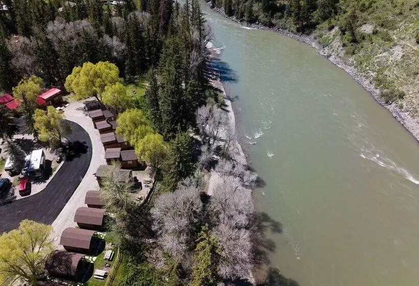 Отель Snake River Cabin Village
