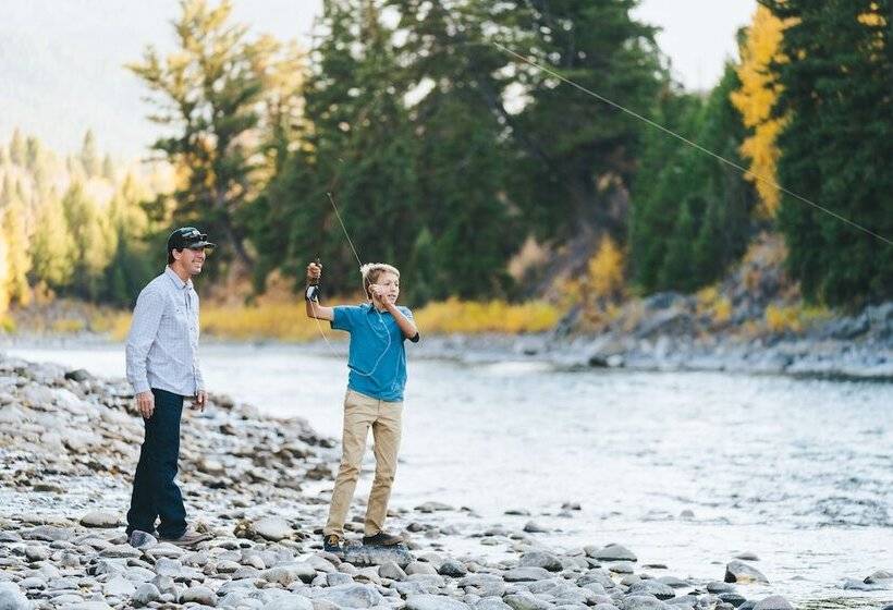 Отель Snake River Cabin Village