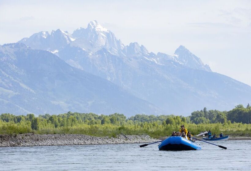 Отель Snake River Cabin Village